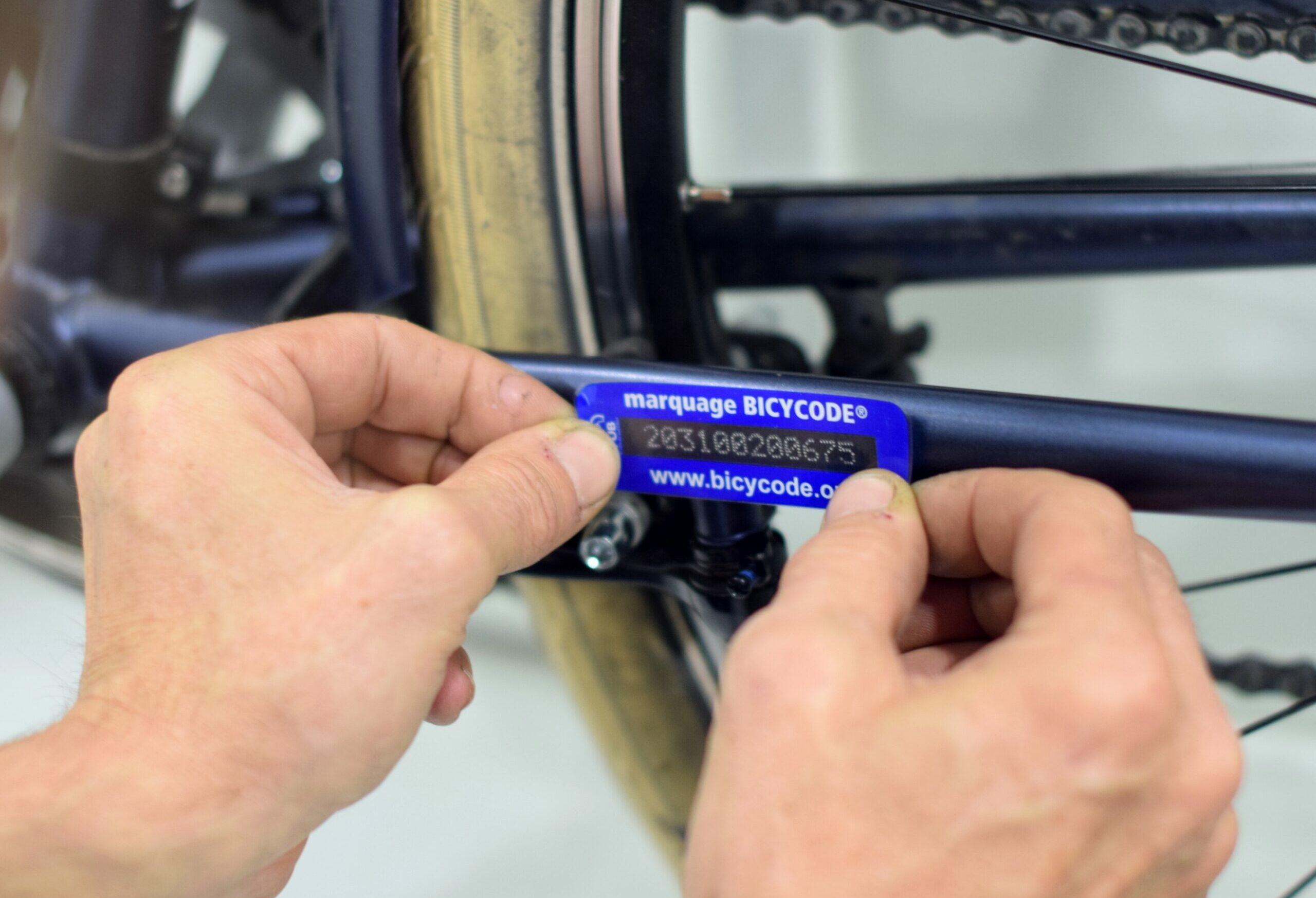 Marquage vélo Bicycode en gros plan